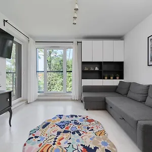 https://spacious-apartment-dmowskiego-by-the-river-with-parking.hotelswroclaw.com